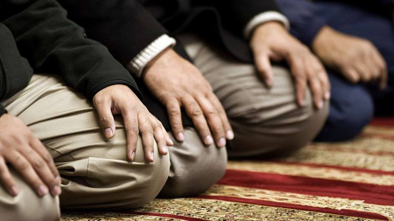 هل يجوز صلاة الجمعة في البيت جماعة