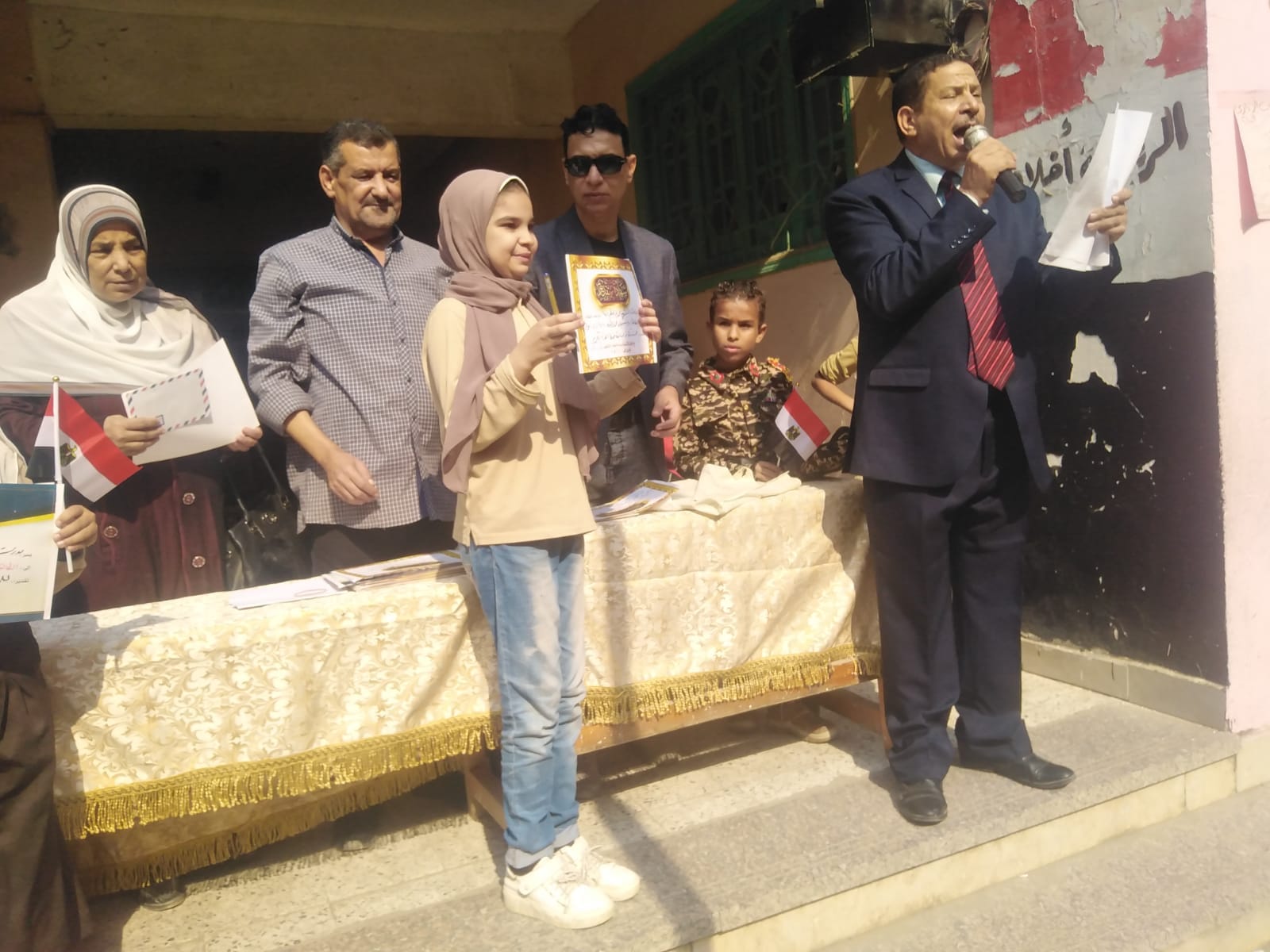توزيع جوائز مسابقة القرآن الكريم بمدرسة الشهيد محمد عبد العظيم الابتدائية رقم 2 بإدارة المعصرة
