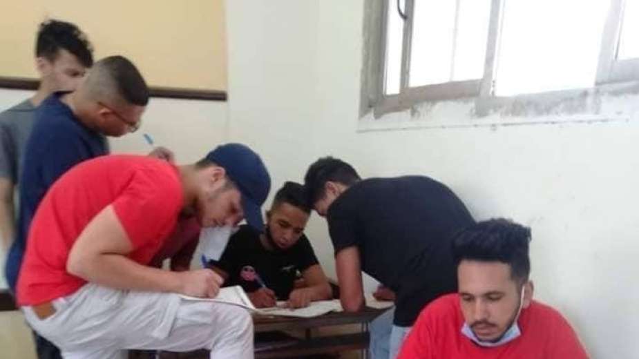 الطلاب اثناء الغش