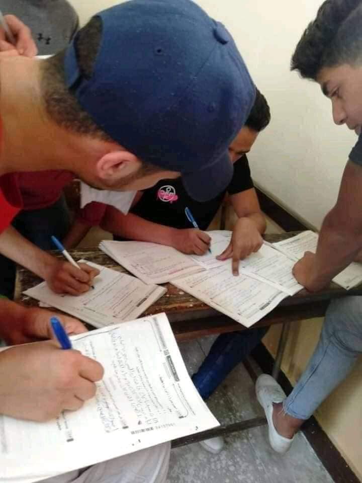 الطلاب اثناء الغش