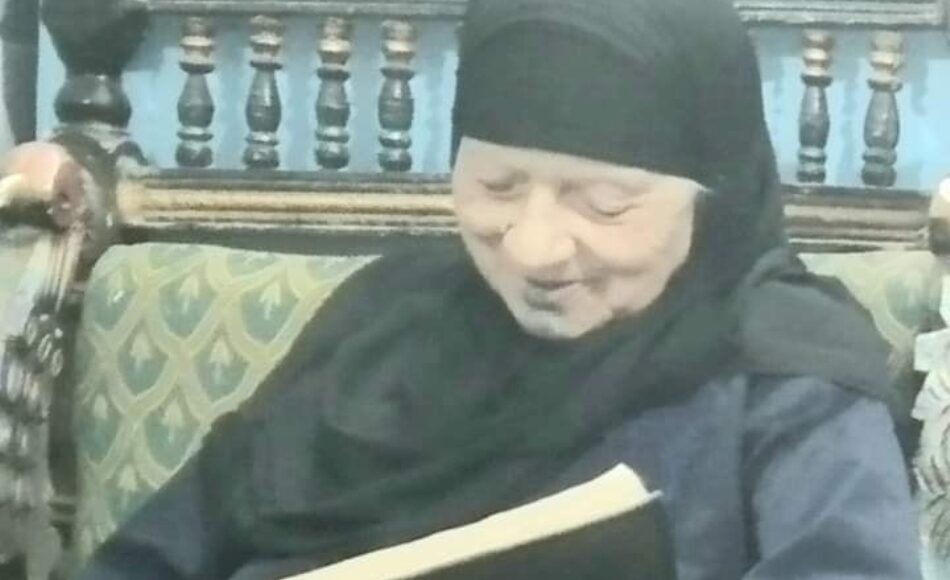 محمود حسين يرثي والدة محمود وحيد