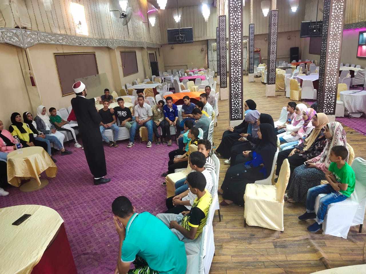 حوار مفتوح بنادي العاملين بإهناسيا