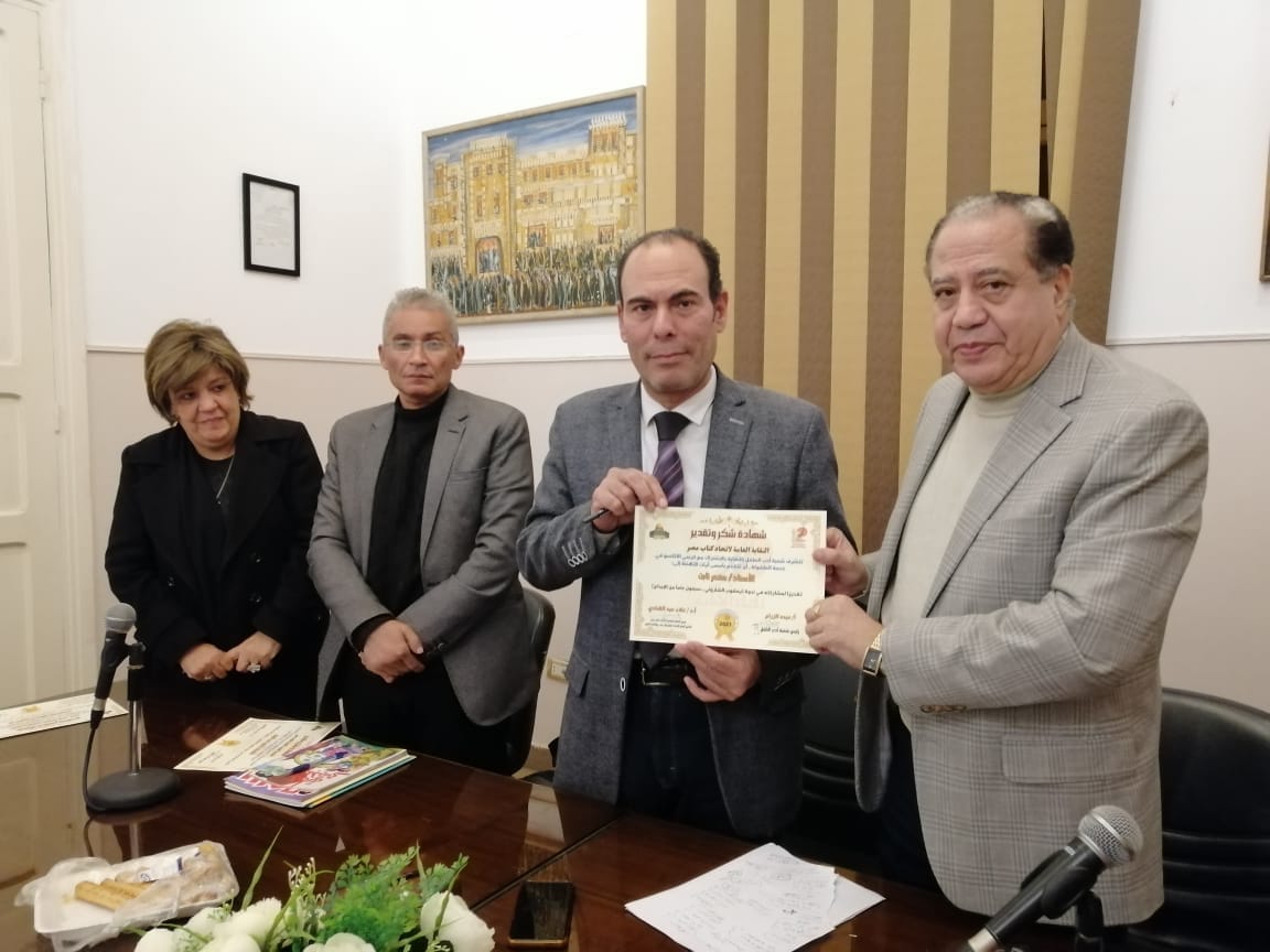 الشاروني سبعون عاما من الابداع