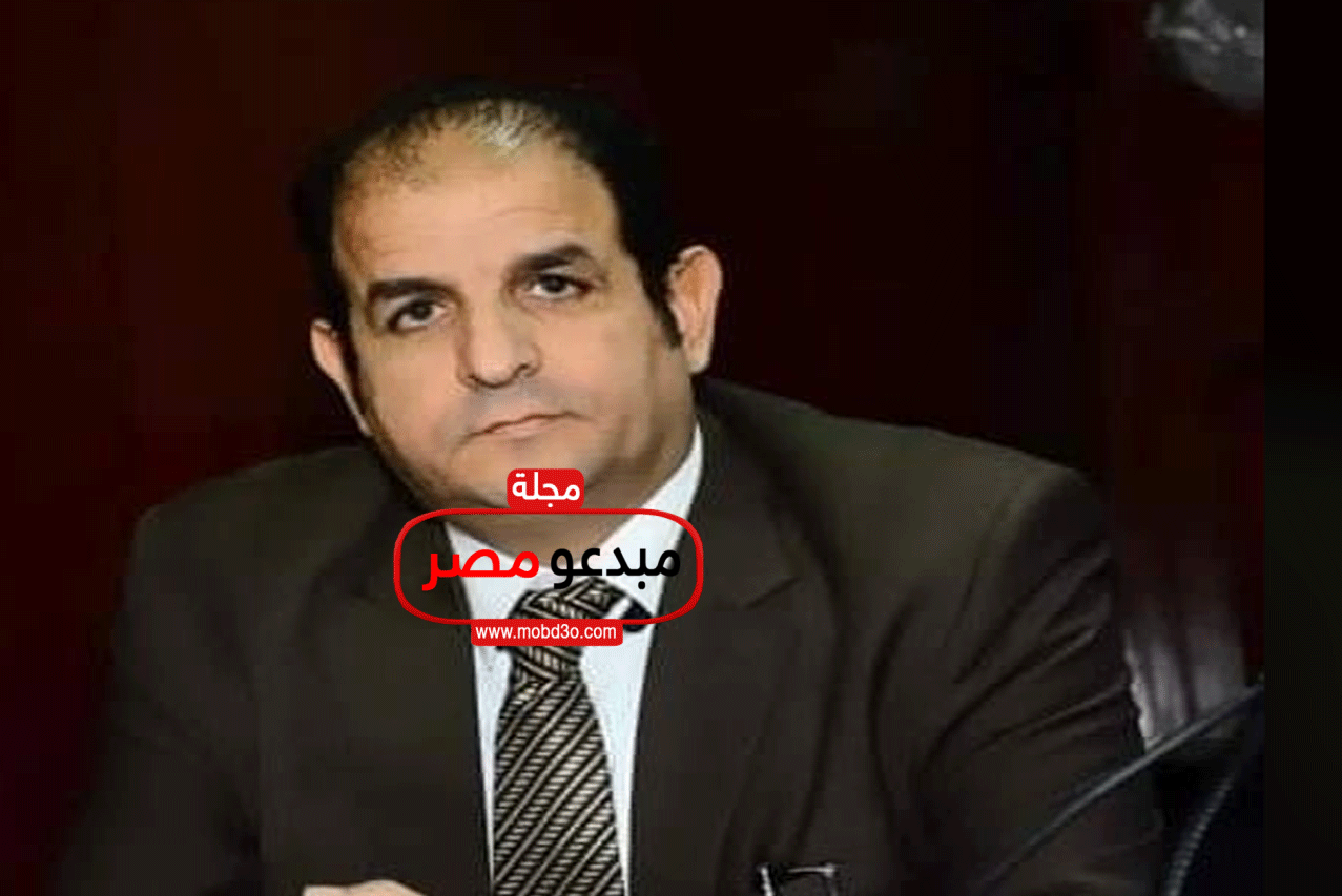 موسوعة ادباء مصر.. الكاتب/ رضا سليمان ⦁ رضا محمد أحمد إبراهيم سليمان. (رضا سليمان) [ 01552295085 – 01094954584] ⦁ مخرج أول، إذاعة جمهورية مصر العربية (البرنامج العام)، الهيئة الوطنية للإعلام. ⦁ كاتب روائي ومؤلف درامي ومسرحي. ⦁ عضو اتحاد الكتاب. ⦁ عضو لجنة الدراما بالإذاعة المصرية. ⦁ مدرس مادة الاخراج والدراما الاذاعية بكليات وأقسام الإعلام. ⦁ كاتب مقالات أدبية وفنية في: جريدة القاهرة، الدستور، الأهرام المسائي، مجلة عالم الكتاب، مجلة الهلال، مجلة أخبار النجوم، الكواكب. *** الأعمال الإبداعية المسموعة المسلسلات والبرامج الدرامية (تأليف/ إخراج) ⦁ البرنامج الإذاعي (همسة عتاب). كتابة و إخراج البرنامج الجماهيري "همسة عتاب"، برنامج يومى مستمر، يعرض فى قالب درامى شكاوى ومشكلات المواطنين، وهو نافذة حقيقية يستطيع المواطن البسيط أن يوصل صوته للمسؤولين والرأى العام، عن طريق خطاب يرسله عبر البريد إلى البرنامج، أو رسالة إلكترونية مواكبة للتطور إن أراد. وفى حلقات أسبوعية يستعرض البرنامج استجابة المسؤولين على الشكاوى التى تمت إذاعتها، وبذلك تتحقق رسالة البرنامج الإنسانية، حيث يقدم هموم المواطن وشكواه، مهما كانت مكانته فى المجتمع طالما له حق يطالب به، ويقدم الحلول المقدمة من المسؤولين. ⦁ مسلسل كليلة و دمنة . ( 30 حلقة ) إخراج الدراما الإذاعية "كليلة ودمنة" التى حولها الكاتب عبد المنعم خلف إلى حلقات درامية عن كتاب كليلة ودمنة الذى كتبه الفيلسوف الهندي بيدبا، وقام بتعريبه ابن المقفع، حيث يتحدث الفيلسوف ( سعد الغزاوى ) إلى الملك دبشليم ( محمود مرسى) عن العديد من الحكايات الخاصة بحيوانات الغابة ..  إنتاج إذاعة البرنامج العام . مصر. تاريخ الإنتاج  2003 بطولة : النجم محمود مرسى، وسعد الغزاوى، و يسرية الحكيم، ومحيى الدين عبدالمحسن, ويوسف رجائى، وصلاح عفيفى. ⦁ مسلسل : غريب فى بلاد غريبة . ( 30 حلقة) رؤية درامية، وحوار، وإخراج لكتاب "غريب فى بلاد غريبة" للكاتب الكبير أنيس منصور، وهى أول تجربة لتحويل أدب الرحلات إلى حلقات درامية، حيث نقلت الحلقات تفاصيل دقيقة تعرض لها الكاتب فى بلاد تتميز بالغرابة. ⦁ بطولة: النجم محمد رياض، وفاء سالم، طارق عبدالعزيز، و أحمد صيام، و حنان سليمان، وأحمد عقل.  إنتاج (2006 ) ⦁ مسلسل: عبده رايح فين؟ ( 30 حلقة) إخراج الحلقات الكوميدية "عبده رايح فين" تأليف (وأشعار المقدمة): مصطفى السعدني... البطولة: وحيد سيف، وطارق دسوقى، و ندى بسيونى، و محمد محمود، ويوسف عيد، وأماني البحطيطي.  ألحان المقدمة والنهاية : منير الوسيمى. غناء:طارق الشيخ. وهو عمل يستعرض شخصية متسلقة يجب نبذها اجتماعيا حيث يلقى العمل الضوء على الجوانب السلبية فى شخصية بطل العمل ونشير إلى تجنبها وأنه لا نهاية لها إلا السقوط كما يحدث للبطل. إنتاج 2007 ⦁ مسلسل: حكايات مرزوقة و مرزوق( 30 حلقة) إخراج الحلقات الاجتماعية الكوميدية التى كتبها ياسر قطامش بشكل ساخر عن زوج وزوجة يتعرضان يوميًا لكثير من المشاكل والعقبات التى يعانى منها غالبية أبناء المجتمع. إنتاج 2008 . ⦁ بطولة عبدالله فرغلى، وعائشة الكيلانى، وعبدالوهاب خليل، ويوسف رجائى. ⦁ مسلسل: حول العالم فى 200 يوم .( 30 حلقة) رؤية درامية، وحوار، وإخراج لكتاب "حول العالم فى 200 يوم" للكاتب أنيس منصور، ويعد امتداداً لتجربة تحويل أدب الرحلات لأعمال درامية. إنتاج 2009 ⦁ بطولة: محمد رياض، و ندى بسيونى، وأحمد صيام، ويوسف رجائى، وأماني البحطيطي.   ⦁ مسلسل : ألقاب الصحابة ( 30 حلقة) صحابة الرسول الكريم (ص) كانت لهم ألقابا، وخلف كل لقب قصة، هذا ما حولته إلى عمل درامي وأخرجته للإذاعة فى شهر رمضان 2011 .  ⦁ بطولة: محمود الحديني، أشرف عبدالغفور، خالد الذهبي، أمانى البحطيطي ومجموعة من نجوم الإذاعة. ⦁ المسلسل الإذاعي الكوميدي : بقى دا اسمه كلام ؟! ( 30 حلقة) تأليف و إخراج المسلسل الكوميدي (بقى دا اسمه كلام) الذى أذيع فى عام 2010 ويناقش العمل الفنى مشكلة الهجرة غير الشرعية، وكيف يُلقى الشباب بنفسه إلى التهلكة، ويدفع مقابل ذلك مبالغ كبيرة، فى حين أنه لو استغل تلك المبالغ فى المشروعات الصغيرة بجد ونشاط كما لو كان يعمل بالخارج، لتحقق النجاح لنفسه ولمجتمعه. والمسلسل حصل على جائزة أفضل دور نسائي في مهرجان القاهرة للإذاعة والتلفزيون 2010 بطولة:  وائل نور، مي كساب، حسن مصطفى، إنعام سالوسة، محمود الحدينى، ندى بسيونى، سليمان عيد، محمد متولى، عائشة الكيلانى. يوسف عيد. محمد محمود . موسيقى: منير الوسيمى. ⦁ مسلسل: الرسول فى رمضان ( 30 حلقة) إخراج مسلسل الرسول فى رمضان للكاتب فتحي الإبياري والعمل يستعرض تفاصيل حياة الرسول محمد (ص) فى شهر رمضان الكريم، حيث العادات والتعاملات السمحة الكريمة التى يجب أن يُقتدى بها. إنتاج 2011 ⦁ بطولة محمد وفيق، ومديحة حمدي، وجدى العربي، وأشرف عبدالغفور. ⦁ مسلسل: حقك يا مصر .( 30 حلقة) رؤية وإعداد درامي، وحوار، وإخراج مسلسل "حقك يا مصر" عن رواية "الذين هبطوا فى الميدان" للكاتب مصطفى المليجى، يستعرض المسلسل ما حدث فى مصر قبيل ثورة يناير ومرورا أحداث الثورة. ينتهى عند قرار التنحى. العمل يعد وثيقة تأريخية لأحداث مر بها المجتمع المصرى، لتكون الدراما شريكة فى رصد التغيرات التى حدثت وناقلة لها للمستمع الحالى وحافظة للأجيال قادمة. تم إنتاج المسلسل فى نهاية 2012 ليواكب ذكرى الثورة فى يناير 2013 البطولة: النجم ياسر جلال. حنان مطاوع، محمود الحدينى، أشرف عبدالغفور، محمد محمود، رضا الجمال، مجدى فكرى، فايق عزب، رجاء حسين، هبه توفيق، محمود عامر، خالد عبدالسلام، مراد فكرى. أشعار بخيت بيومى. موسيقى منير الوسيمى . غناء أحمد عفت . ⦁ المسلسل الكوميدي : زمبليطة على الخريطة . ( 30 حلقة) تأليف مسلسل  (زمبليطة على الخريطة)، وأذيع 2014، وهى حلقات كوميدية منفصلة متصلة تستعرض فى شكل ساخر التغيير الذى طرأ على الشخصية المصرية بعد ثورة يناير ، 2011وتقدم فى كل حلقة جانبا من الجوانب السلبية، ثم طرح الحل المناسب الذى يدعم مرحلة البناء المرجوة للشخصية وللوطن. بطولة : النجوم: سامح حسين، إنعام سالوسة، أحمد راتب، يوسف عيد، إنتصار، محمد محمود. إخراج إسماعيل عبدالفتاح. ⦁ مسلسل: قناة السويس شريان من قلب مصر.( 30 حلقة) مسلسل قناة السويس كتبه للإذاعة الكاتب محمد السيد عيد، من إخراجى. استعرض العمل تاريخ مراحل حفر قناة السويس على مر العصور، من العصور الفرعونية حتى قناة السويس الجديدة. بطولة النجوم: أحمد عبدالعزيز، محمود الحديني، محيى إسماعيل، أشرف عبدالغفور، ندى بسيونى، ناصر سيف. حلمى فوده. سوسن ربيع. إنتاج 2015 ⦁ حلقات أوراق البردى ( كتابة و إخراج )( 3000 حلقة ) برنامج "سيمى دراما" يقدم تاريخ مصر الفرعونى فى حلقات يومية بشكل مبسط يتناسب مع مستوى المواطن العادى و المثقف وكل من يؤيد المعرفة، حتى تصل المعلومات الفرعونية المسجلة على البرديات والنقوش إلى المستويات كافة حتى يمكن التعرف على تاريخ مصر العظيم. ( بدءًا من عام 2007 حتى اليوم) بطولة: سيدة المسرح العربي سميحة أيوب، والفنان القدير محمود الحديني. أشرف عبدالغفور. مدحت مرسى وقد تكريم فريق البرنامج فى جامعة حلوان، وحصلتُ عن هذا العمل على جائزة "الإذاعيون يبدعون". ⦁ حلقات قطوف الأدب من كلام العرب إخراج الحلقات التراثية "قطوف الأدب من كلام العرب" شاركت فى كتابتها وأخرجتها، وشارك أيضا فى كتابة هذه الحلقات نخبة من كتاب الإذاعة منهم: عبدالمنعم خلف الله، وعبدالحميد الكاشف، وإسلام فارس.  ⦁ الحلقات الكوميدية : مين ولا مين . تأليف الحلقات الاجتماعية الكوميدية الشهيرة "مين ولا مين" (كتابة قصتها والحوار الدرامي)، التى ناقشت العديد من القضايا الاجتماعية والنفسية فى شكل ساخر، وهى من نوع الكوميديا السوداء كما وصفها النقاد. بطولة النجوم: كريمة مختار، وحسن مصطفى. عبدالله فرغلى. وعائشة الكيلانى. وندى بسيونى. وإنعام سالوسة. ويوسف عيد. وزايد فؤاد. ومحمد محمود. ويوسف رجائى. وعبدالوهاب خليل. وأمانى البحطيطى. إخراج مجدى سليمان( وقد حصلتُ عن هذا البرنامج على جائزة الإبداع الذهبية لأفضل نص فى مهرجان تونس للإعلام العربى 2009). برامج درامية قصيرة: ⦁ عيلة مرزوق ( 32 حلقة ) (تأليف درامي) ⦁ الاسطى مصرى .(30 حلقة) (تأليف درامي) ⦁ رشيد و رشيدة (30 حلقة) (تأليف درامي وإخراج) ⦁ دستورنا مستقبلنا . (30 حلقة) (تأليف درامي وإخراج) ⦁ من عشمى . (10 حلقة) (إخراج) ⦁ الناس للناس. (30 حلقة) (تأليف درامي وإخراج) ⦁ أصل الكلام ( إخراج ) (150 حلقة) ⦁ خروفيات ( إخراج )( 4 حلقة ) ⦁ حتى لا ننسى. ( وثائقى أذيع بشكل أسبوعى لمدة دورة إذاعية كاملة ) (فكرة وكتابة وإخراج) ⦁ مسابقة أبطال أكتوبر ( الشئون المعنوية فى احتفالات أكتوبر) (إخراج) ⦁ الشعب يسأل والرئيس يجيب. (إعداد - إخراج) ⦁ مَن يصنع التاريخ (فكرة -كتابة – إخراج) ⦁ احسبها صح تعيشها صح (تأليف درامي وإخراج) ⦁ احمي نفسك احمي بلدك (تأليف درامي وإخراج) سهرات درامية خاصة عن العديد من الشخصيات و الأحداث ⦁ الشيخ مصطفى إسماعيل- الإسكندر الأكبر. ⦁ جمال عبد الناصر. ⦁ الملك فهد (رحلة الوداع الملكية). ⦁ دكتور على الراعى. ⦁ محمود مرسى (الأستاذ) ⦁ صلاح أبو سيف (رائد الواقعية). ⦁ شادى عبدالسلام (ساحر الكاميرا) ⦁ حريق القاهرة 1952  ⦁ دار الكتب المصرية ⦁ شوقى ضيف مع الخالدين. ⦁ القدس "بيت الله فى أرض الله"   ⦁ أنا عربى .  ⦁ مَن يصنع التاريخ. ⦁ طوق النجاة (عن ثورة 30 يونيو 2013)  ⦁ قادة التنوير ( سهرات درامية متنوعة عن قادة الفكر والتنويرمنهم: جمال الدين الأفغانى. فرج فوده (شهيد الفكر). مصطفى عبدالرازق. عبدالله الشرقاوى. الفيلسوف عبدالرحمن بدوى ... إلخ ) ⦁ بالإضافة إلى الفترات المفتوحة على هواء البرنامج العام و إخراج السهرات و البرامج الحوارية ( على موجة الرأى العام – بوادى مصرية – غير حياتك  ....و غيرها ) *** الجانب الأكاديمي مدرس مادة الإخراج الإذاعي، وفن الكتابة الإذاعية والدراما، وإشراف على مشروعات التخرج، والتدريب العملي فى : ⦁ كلية الإعلام جامعة القاهرة . ⦁ قسم الإعلام . كلية الآداب . جامعة عين شمس. ⦁ قسم الإعلام . كلية الآداب . جامعة المنوفية . ⦁ قسم الإعلام . كلية الآداب . جامعة بنها. ⦁ المعهد الدولي للإعلام. أكاديمية الشروق. ⦁ تحكيم مشروعات التخرج كلية الإعلام ج بنى سويف. *** الجانب الأدبي إصدارات عن هيئات ودور نشر دولية ⦁ عمدة عزبة المغفلين (رواية) كتاب أخبار اليوم الأدبي. صدرت عام 2006 رقم إيداع 21026/2006 ترقيم دولي 977-08-1274-9 دورات وشهادات ⦁ الدورة البرامجية العامة ( رقم70 ) 2001 ⦁ دورة إعداد و إخراج البرامج الإذاعية ( 2002 )  ⦁ دورة الإعلام العسكري (أكاديمية ناصر العليا - وزارة الدفاع) (2003)  ⦁ دورة قواعد البروتوكول ( 2003 )  ⦁ دورة تنمية مهارات القيادات و إعداد الكوادر (المركز القومي للبحوث و الإدارة) ( 2004)  ⦁ شهادة من جمعية خريجات الجامعة عن مخرج منفذ مسلسل فارسة الأدب العربي 2004 ⦁ شهادة تقدير من كتاب اليوم الأدبي  2005/2006 ( مؤسسة أخبار اليوم ) ⦁ شهادة تقدير من كلية الآداب جامعة حلوان عن برنامج أوراق البردى 2005 ⦁ شهادة تقدير من اتحاد إذاعات الدول العربية 2009 ⦁ الدورة الإعلامية عن قارة إفريقيا ( الجمعية الإفريقية ) ( 2006 )  ⦁ دورة تدريبية عملية رقم 110 ( 2008 ) ⦁ شهادة تقدير عن الجائزة الذهبية فى النص المسرحي 2009 ⦁ شهادة تقدير عن الجائزة الفضية فى الرواية 2009 ⦁ شهادة تقدير من رئيس اتحاد الإذاعة و التلفزيون عن الجائزة الذهبية 2009 ⦁ الدورة التدريبية " الإعلاميون و الانتخابات " مؤسسة فريدريش ناومان( 2011) ⦁ شهادة تقدير من مؤسسة باكثير الأدبية عن النص المسرحي " الكعكة "  ⦁ دورة التدريب العملي الخاصة ( 2016)  ⦁ شهادة تقدير من رئيس اتحاد الإذاعة و التليفزيون عن الجائزة الذهبية فى مهرجان تونس للإعلام العربي (2009) ⦁ شهادة تقدير من رئيس اتحاد الإذاعة و التلفزيون عن الفوز بجائزة الإذاعيون يبدعون ( 2009 )  ⦁ شهادة تقدير من مركز الدراسات الإنسانية بجامعة بنها عن تدريس دورة الإخراج الإذاعي . ( 2012 ) ⦁ شهادة تقدير من كلية الإعلام عن الإشراف على مشروعات التخرج لدفعة  2012  ⦁ شهادة تقدير من الإذاعة المصرية عن مسلسل قناة السويس واحتفالات مصر بافتتاح قناة السويس الجديدة . *** الجوائز ⦁ جائزة الابداع الذهبية فى مهرجان الاعلام العربي بتونس 2009 عن أفضل مؤلف. ⦁ جائزة الاذاعيون يبدعون عن أوراق البردى . ⦁ جائزة كتاب اليوم الأدبية الأولى 2005/2006 ( مؤسسة أخبار اليوم ) ⦁ جائزة مدينة زايد للإبداع الذهبية (مسرحية عزبة أبوهم ) ⦁ جائزة مدينة زايد للإبداع الفضية (رواية مطلب كفر الغلابة ) ⦁ جائزة هيئة قصور الثقافة (رواية همسات بريئة "البريئة") ⦁ جائزة باكثير الأدبية بدولة الإمارات العربية ( مسرحية الكعكة العربية ). ⦁ القائمة الطويلة في مسابقة مؤسسة ساويرس الأدبية عن المجموعة القصصية "أنثى في الجوار". ⦁ القائمة الطويلة في جائزة The Island الصادرة عن مؤسسة Holland House Books، لأفضل رواية باللغة الإنجليزية عن قارة إفريقيا. ***