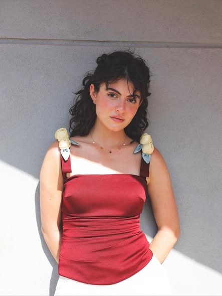 تارا عبود مسلمة ولا مسيحية